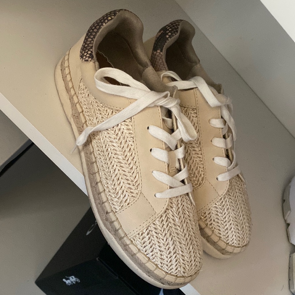 Universal Thread Snickers , 8.5